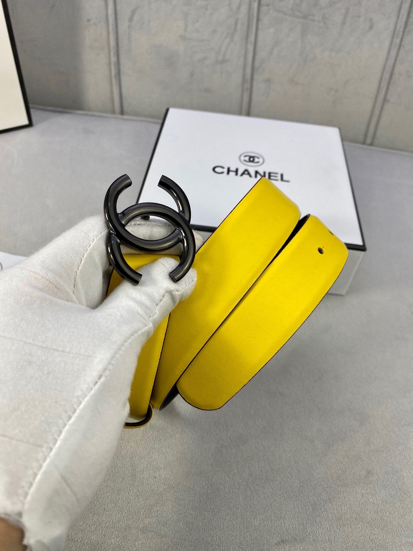 Chanel CC Logo Leather Belt - Vibrant Yellow & Black
