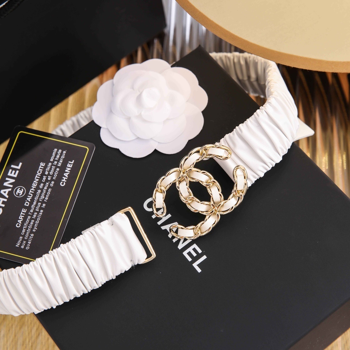 Chanel White Ruched Leather Belt with Gold CC Chain Buckle