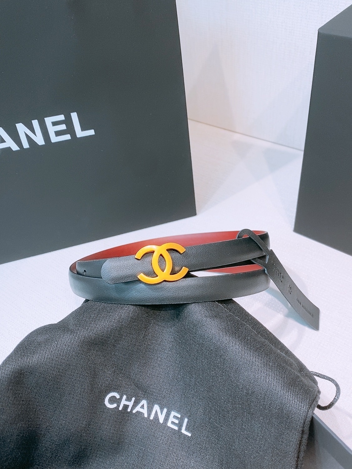 Chanel Slim Leather Belt - Elegant Gold CC Buckle Black/Red