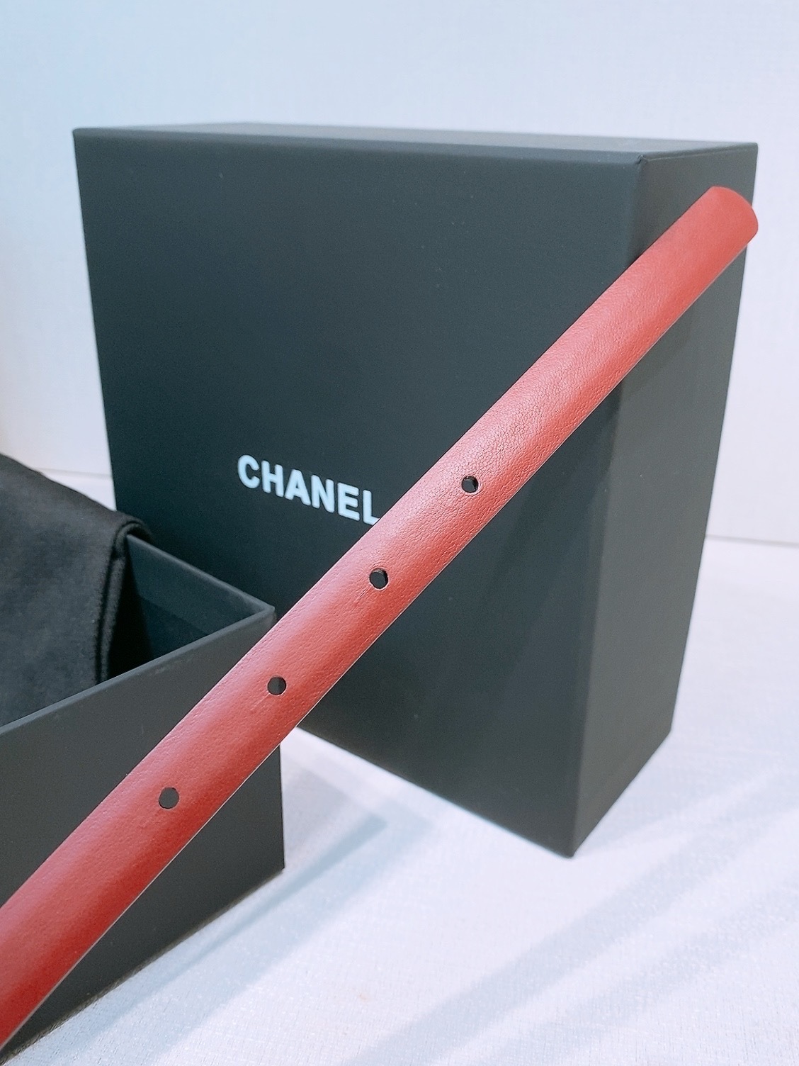 Chanel Slim Reversible Leather Belt – Red/Black Silver CC Buckle