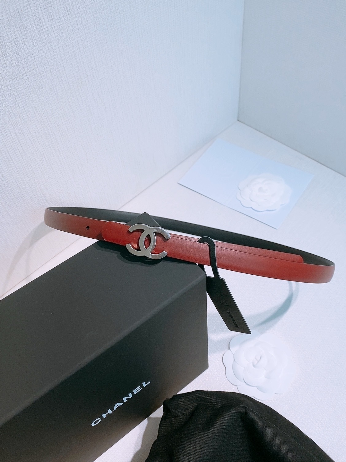 Chanel Slim Reversible Leather Belt – Red/Black Silver CC Buckle