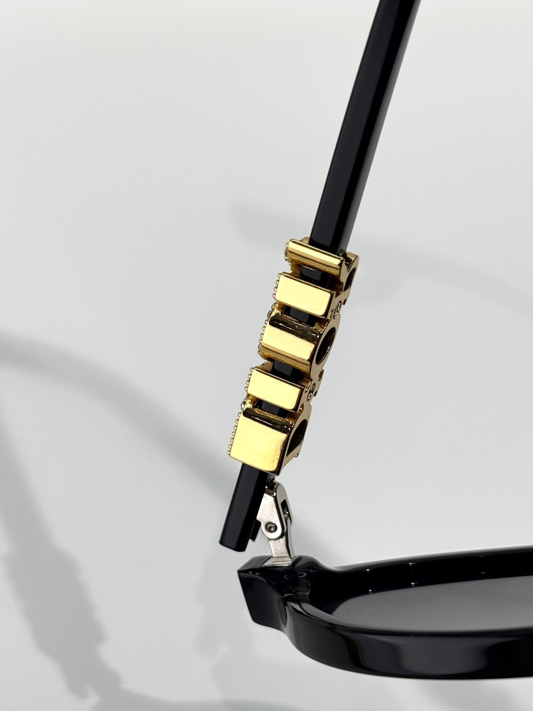 DiorTreasure R1I Glittery Black Oval Sunglasses – Luxury Eyewear