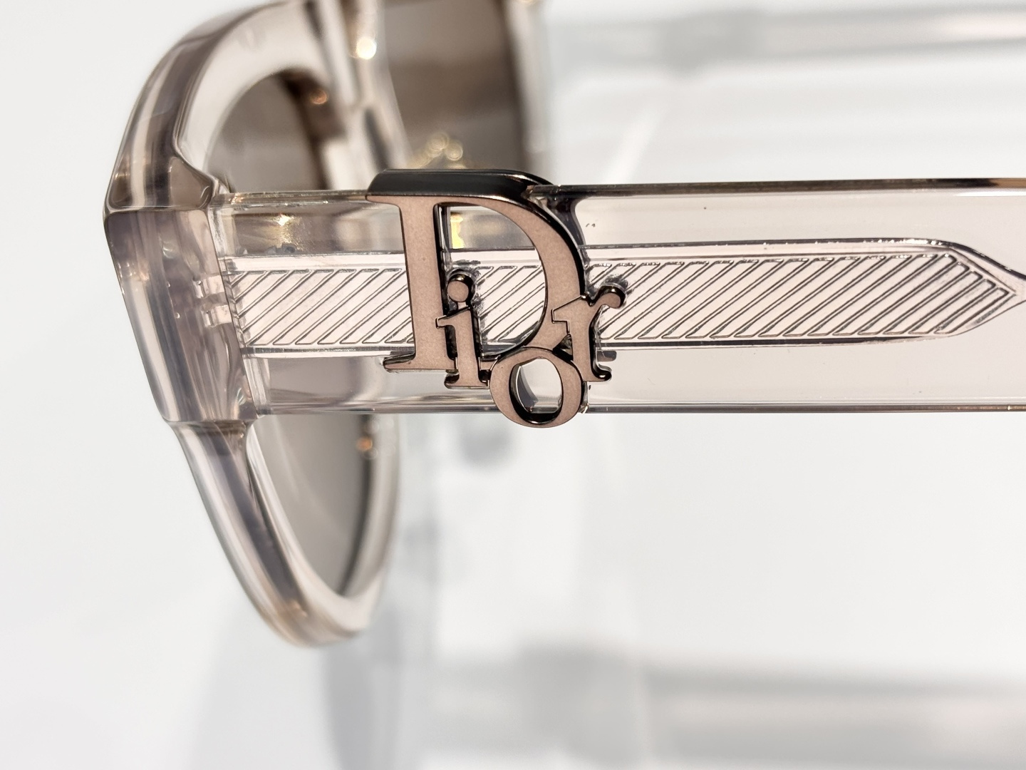 DiorOblique S4F Square Sunglasses – Transparent Beige