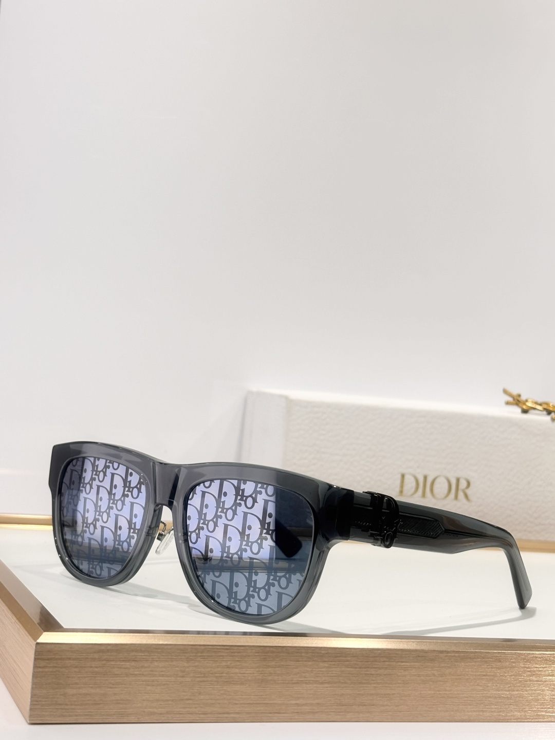 Dior Signature Sunglasses – Luxury Rectangular Acetate Eyewear