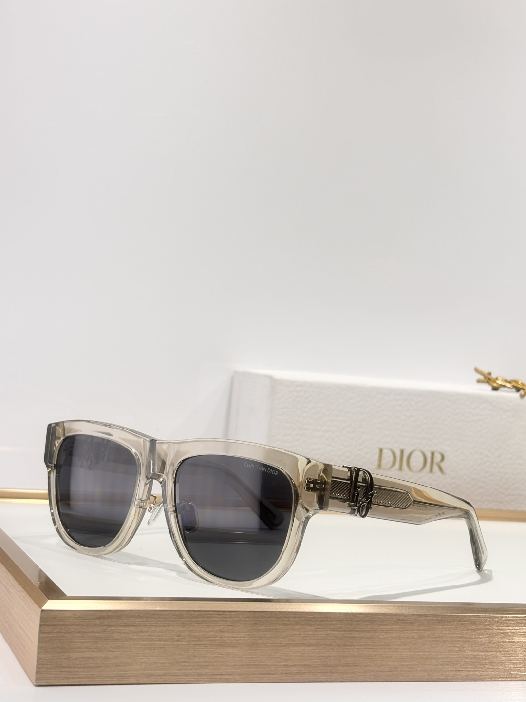 Dior Signature Sunglasses – Luxury Rectangular Acetate Eyewear