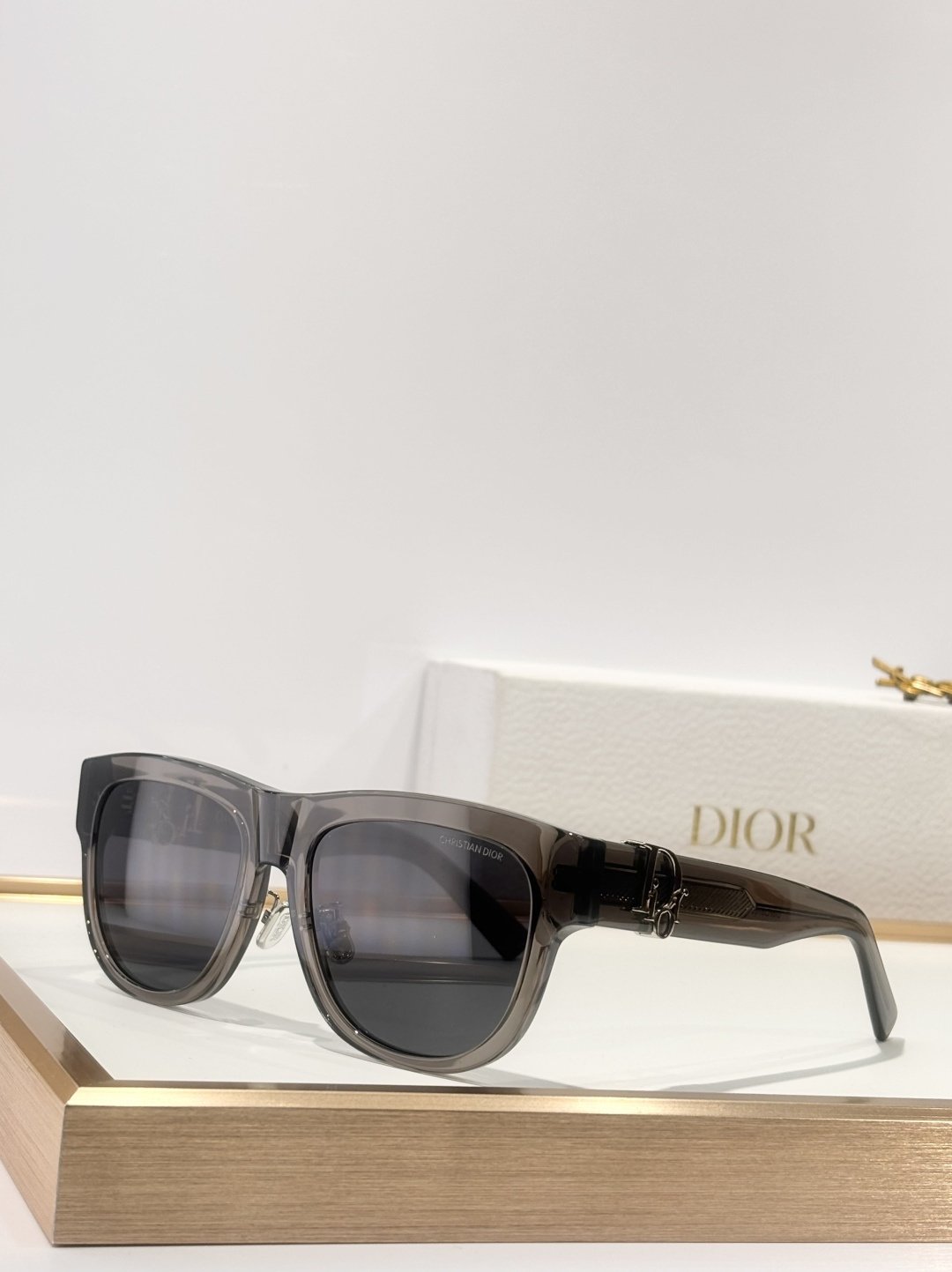 Dior Signature Sunglasses – Luxury Rectangular Acetate Eyewear