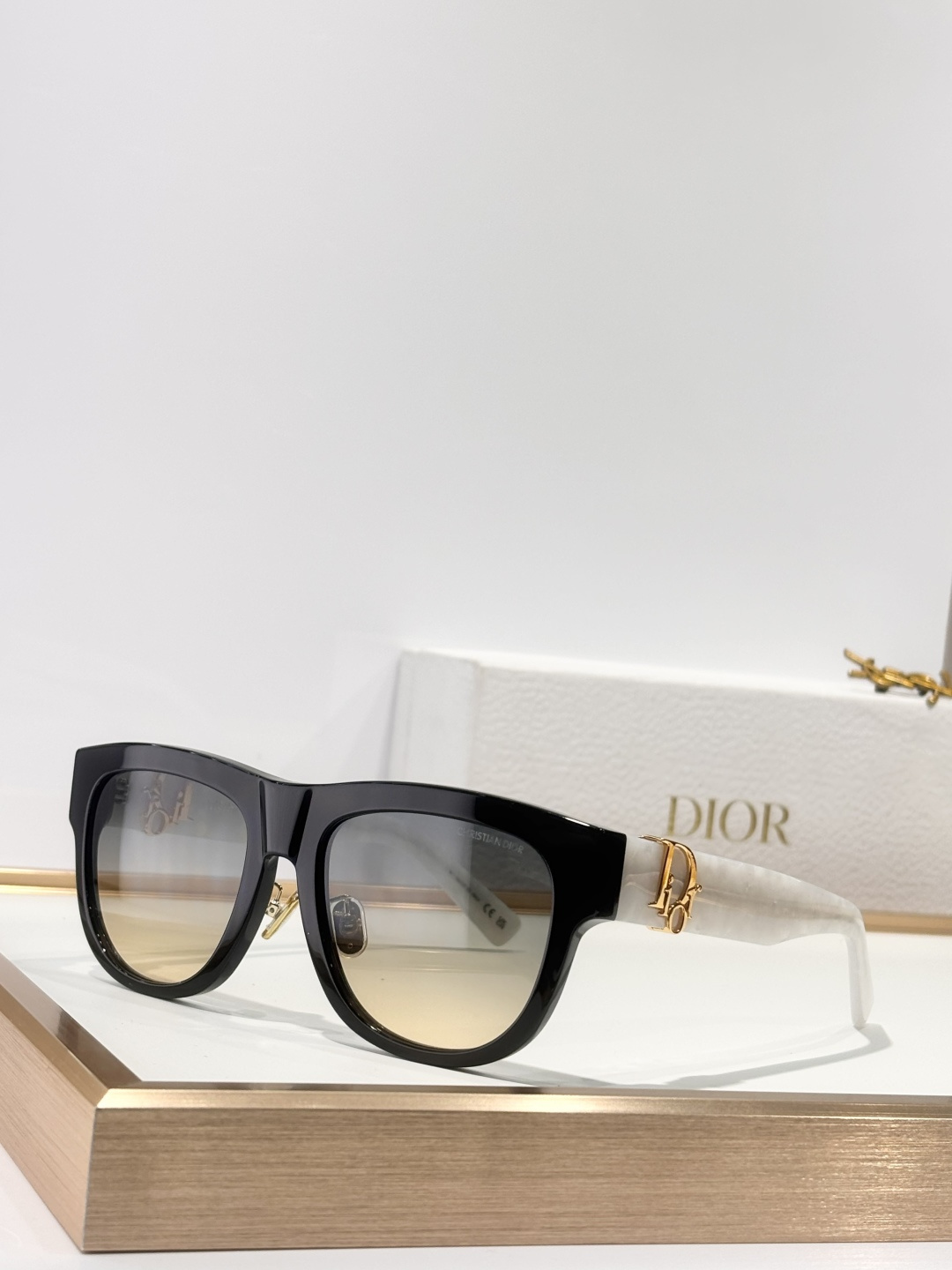 Dior Signature Sunglasses – Luxury Rectangular Acetate Eyewear