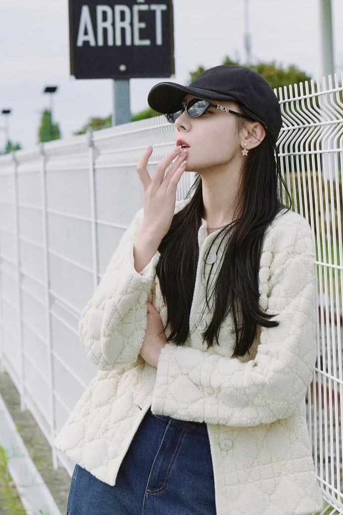 Dior Oval Sunglasses – Luxury Black Designer Eyewear for Women