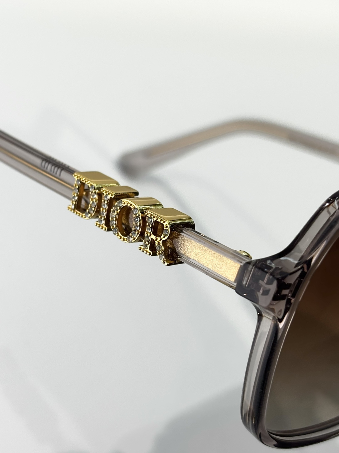 DiorTreasure S1F Square Sunglasses – Translucent Purple & Gold