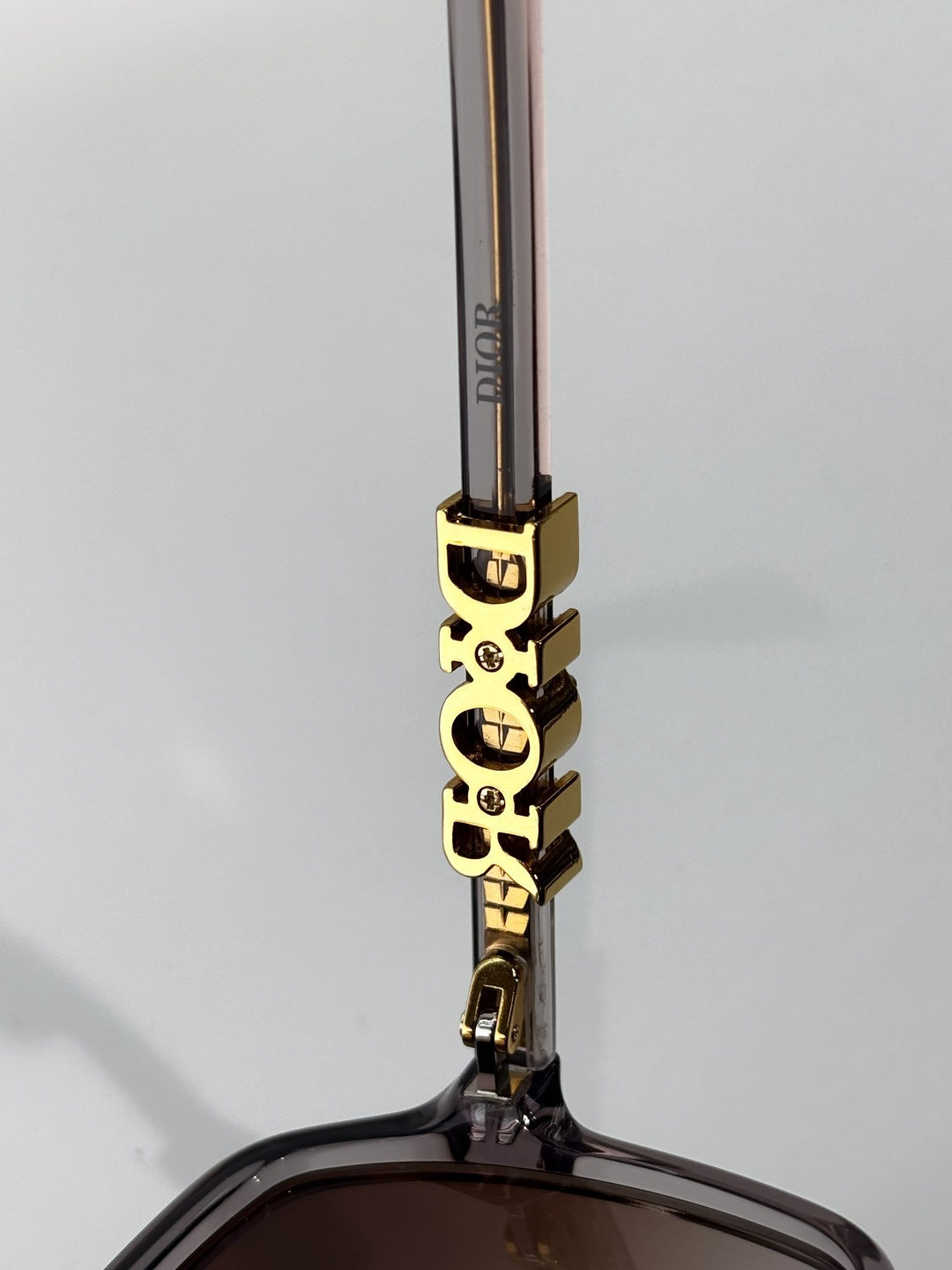 DiorTreasure S1F Square Sunglasses – Translucent Purple & Gold