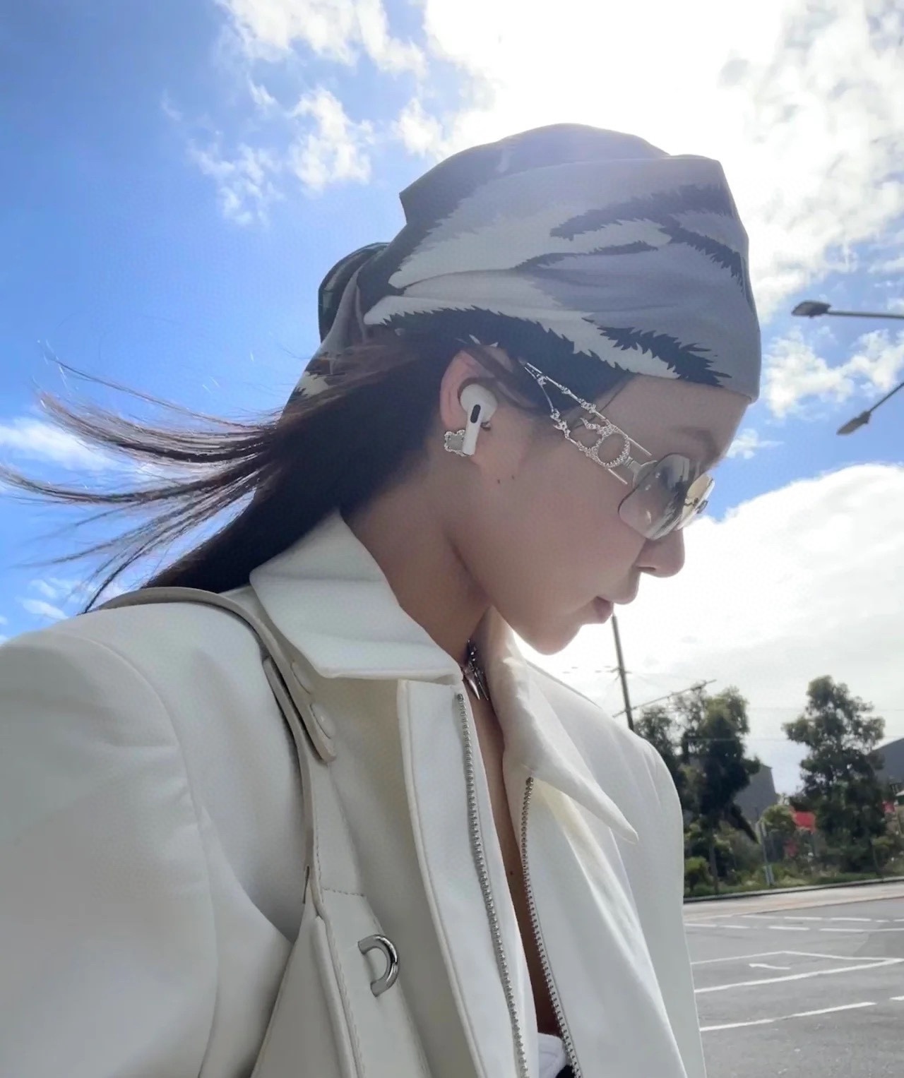 Futuristic Rimless Y2K Shield Sunglasses – Silver Cyberpunk Eyewear