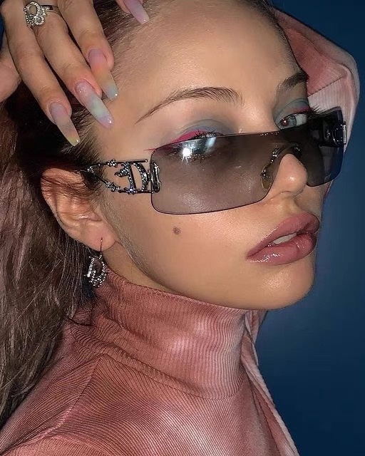 Futuristic Rimless Y2K Shield Sunglasses – Silver Cyberpunk Eyewear