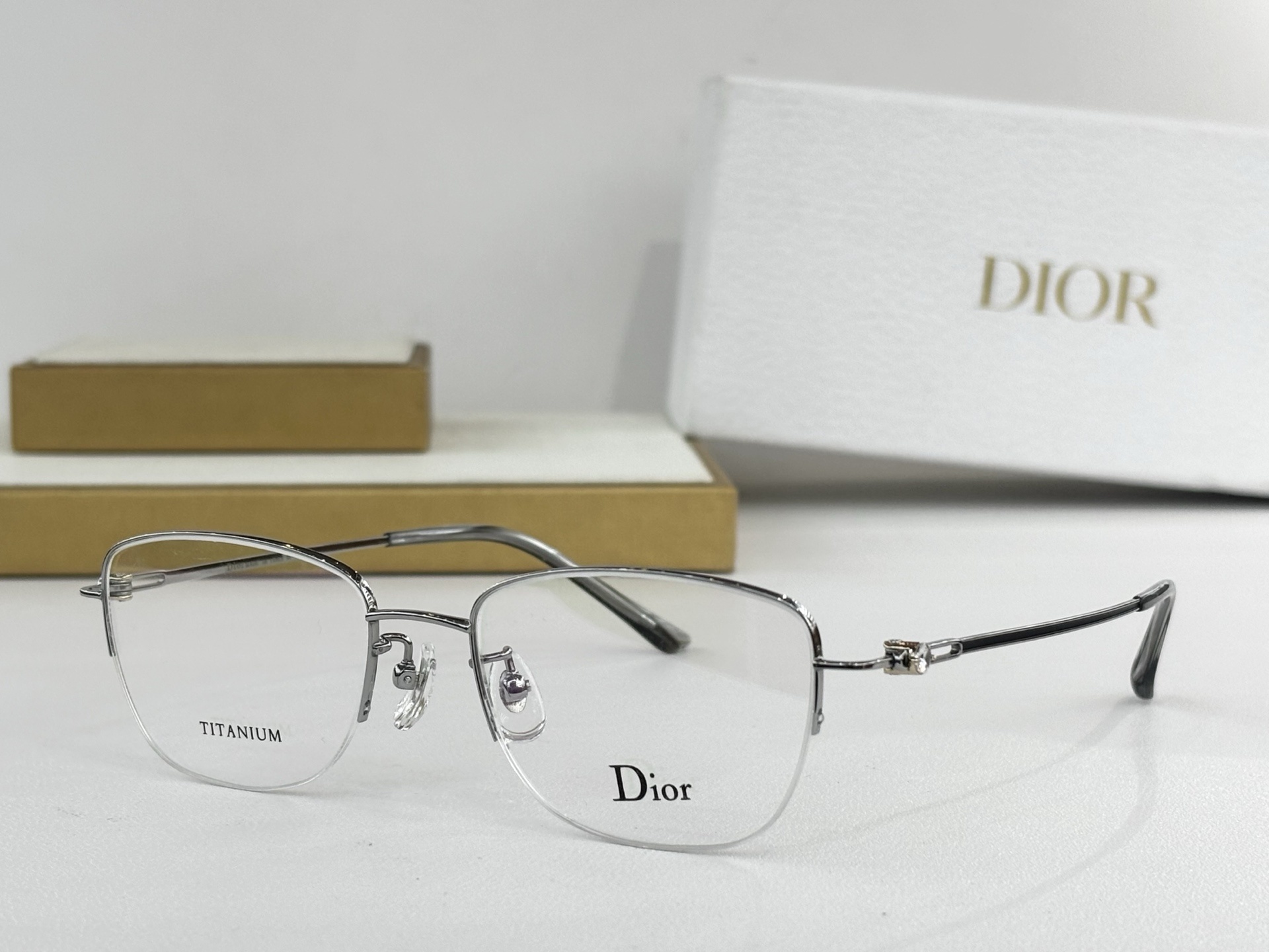 Dior Silver Titanium Eyeglasses – Classic Style