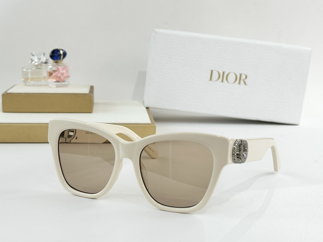 Luxury Dior Oversized Cat-Eye Sunglasses with Crystal CD Logo