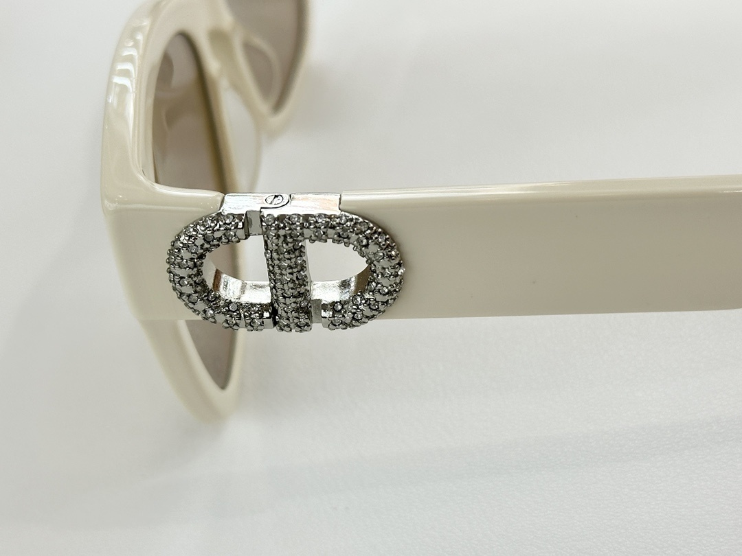 Luxury Dior Oversized Cat-Eye Sunglasses with Crystal CD Logo
