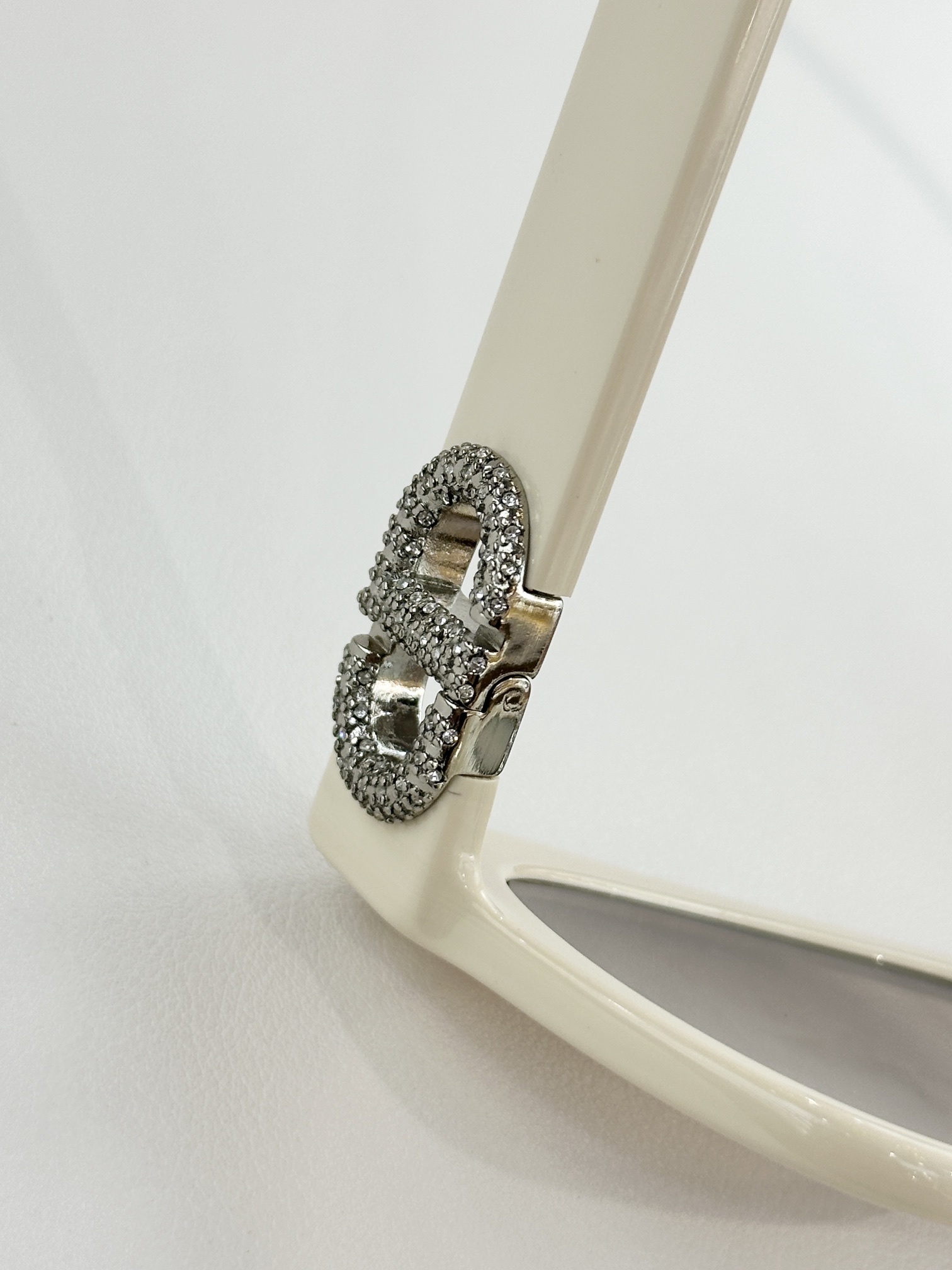 Luxury Dior Oversized Cat-Eye Sunglasses with Crystal CD Logo