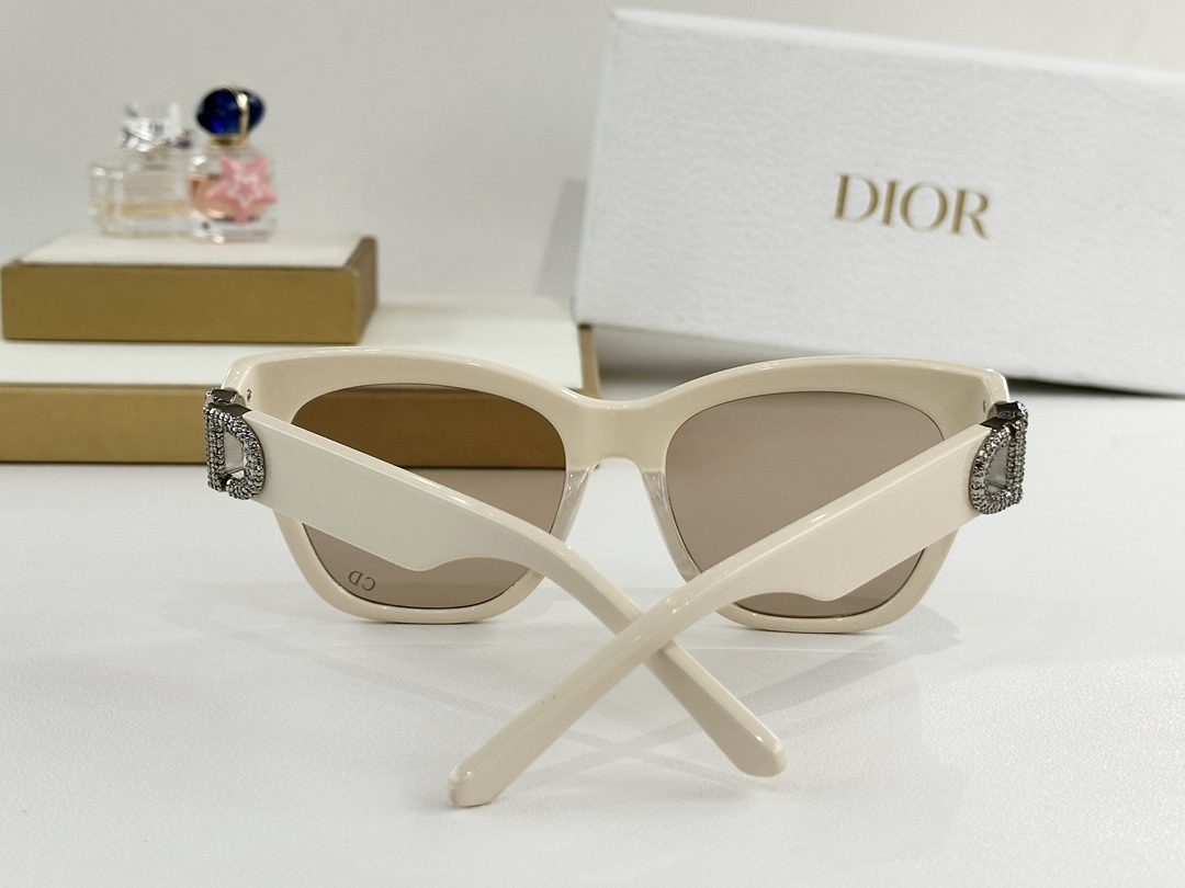 Luxury Dior Oversized Cat-Eye Sunglasses with Crystal CD Logo