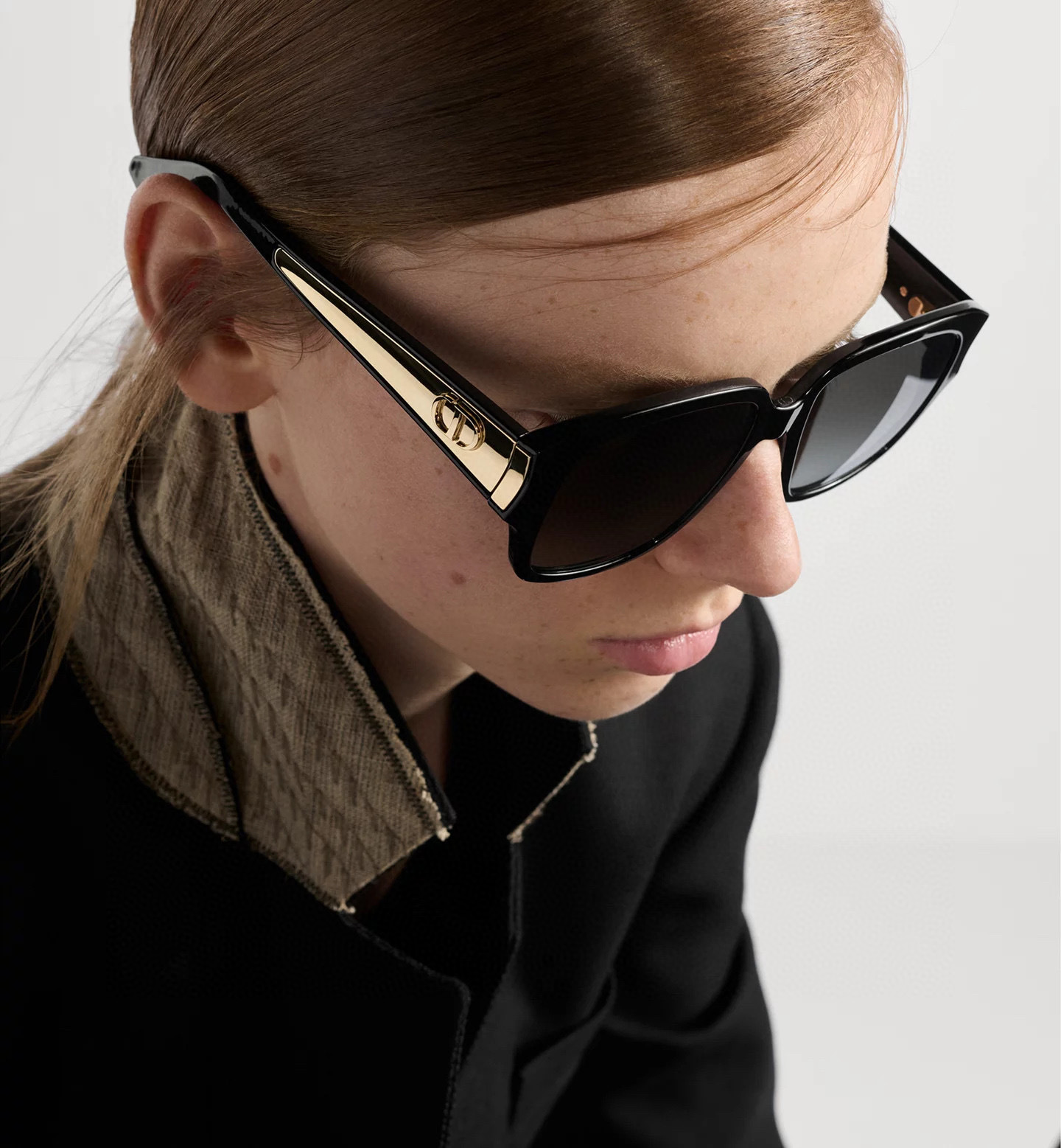 DiorGlow S2F Square Sunglasses – Luxury Black & Gold Eyewear