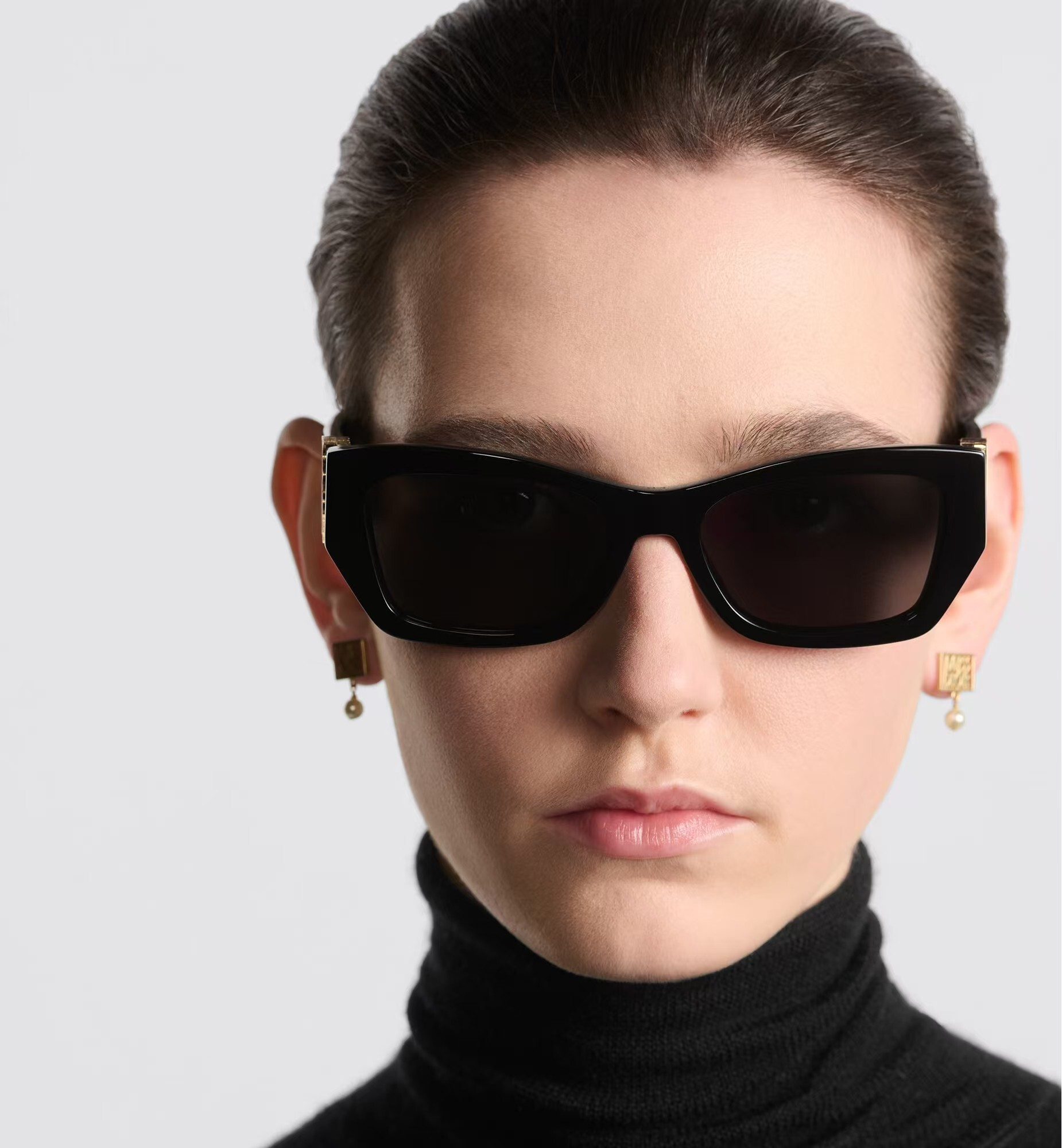 Miss Dior B1U Rectangular Sunglasses – Bold Luxury Eyewear