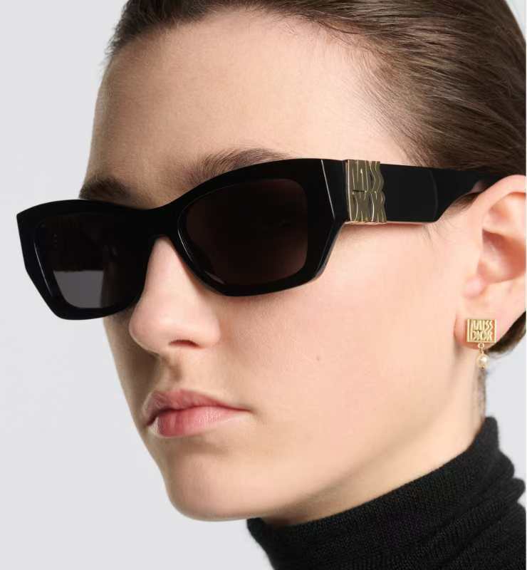 Miss Dior B1U Rectangular Sunglasses – Bold Luxury Eyewear
