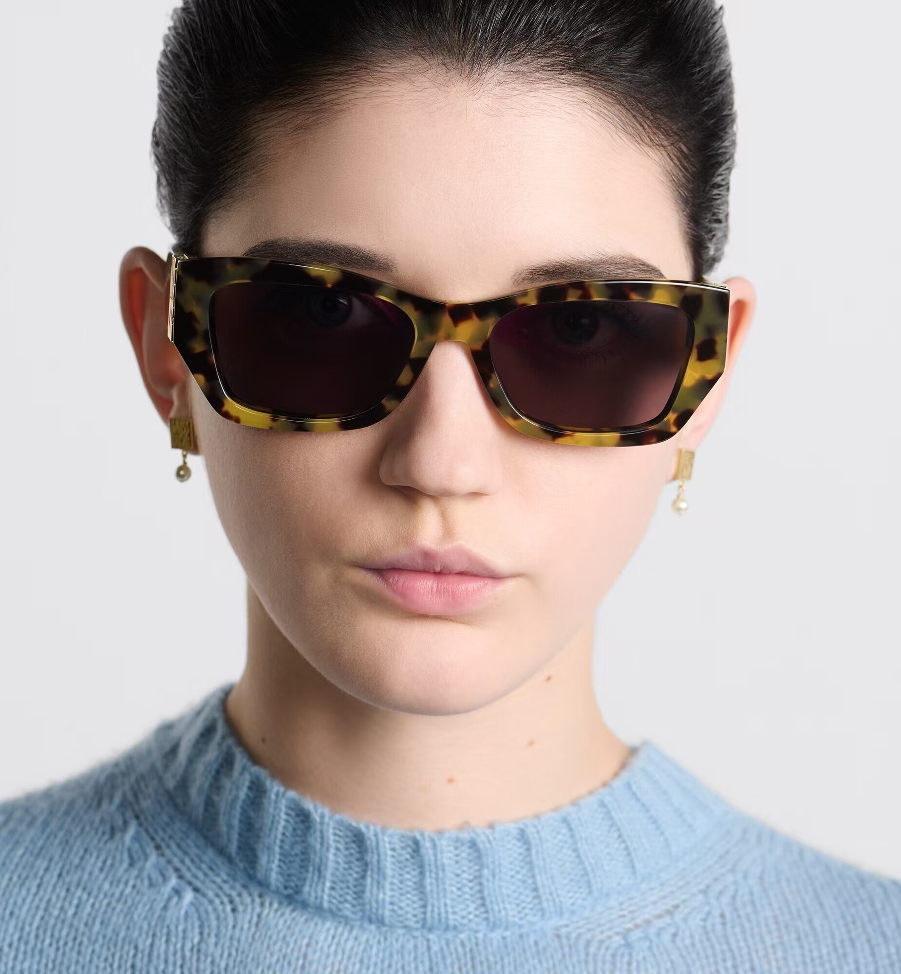 Miss Dior B1U Rectangular Sunglasses – Bold Luxury Eyewear