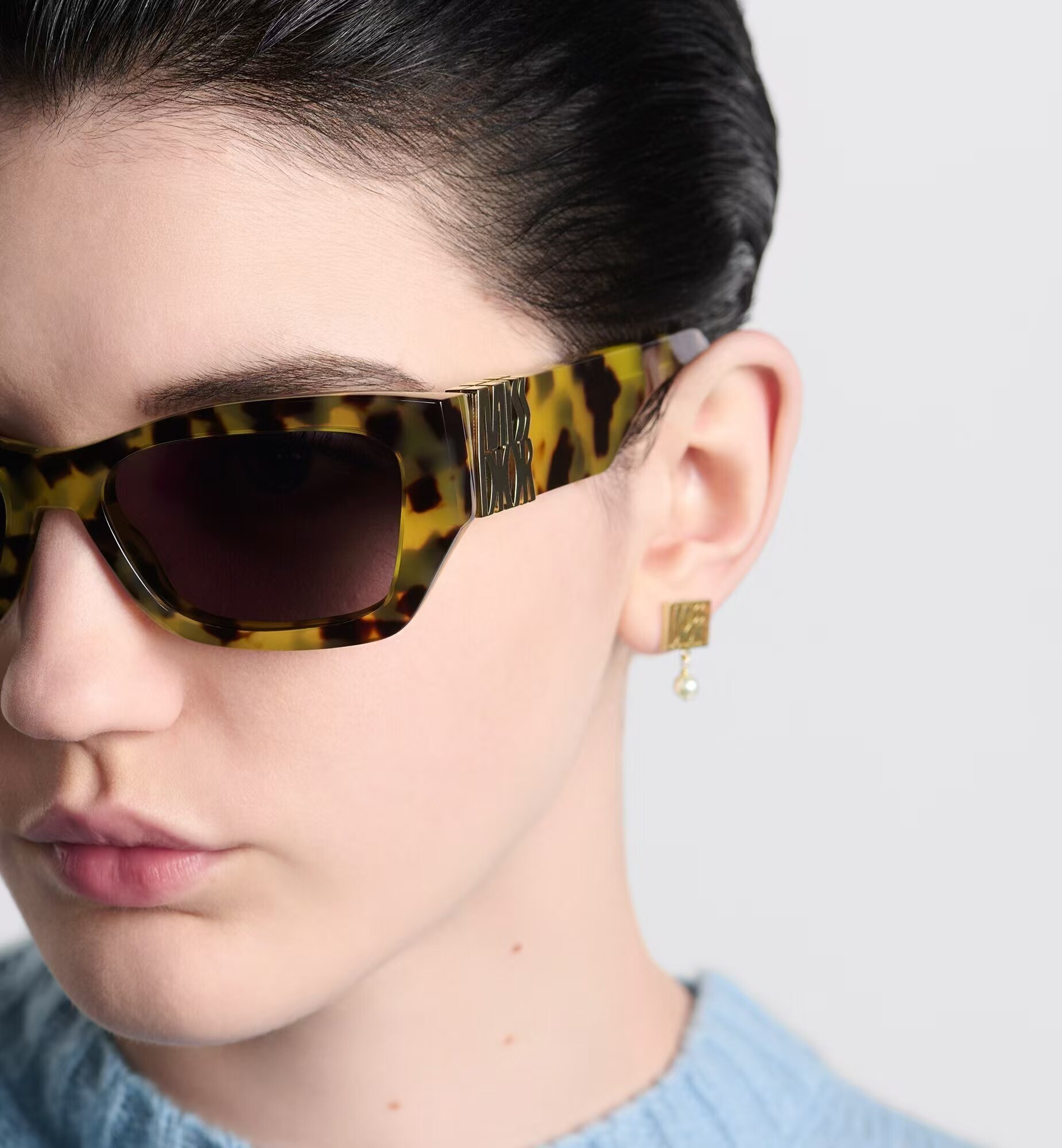 Miss Dior B1U Rectangular Sunglasses – Bold Luxury Eyewear