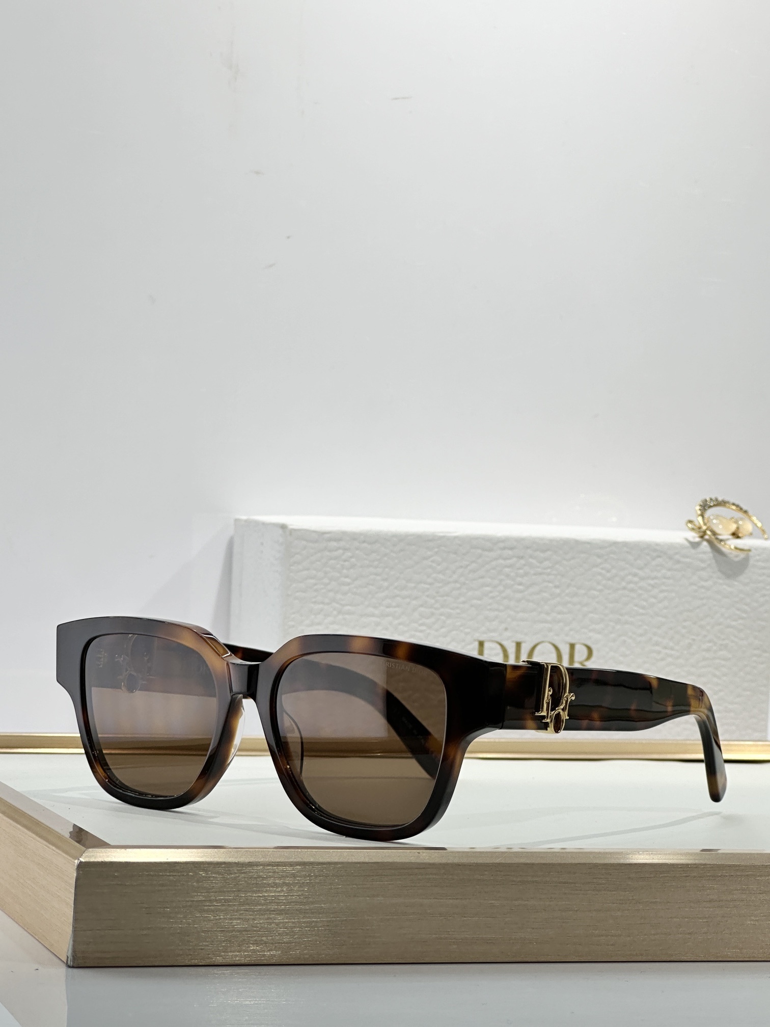 square Dior Brown Tortoise Sunglasses – Dior Brown Tortoise Sunglasses