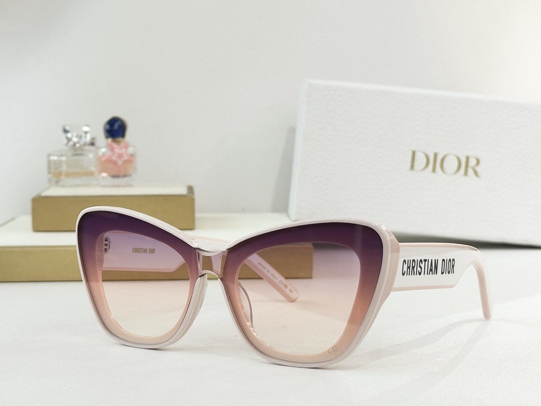 Dior Pink Gradient Cat-Eye Sunglasses – Stylish & Elegant