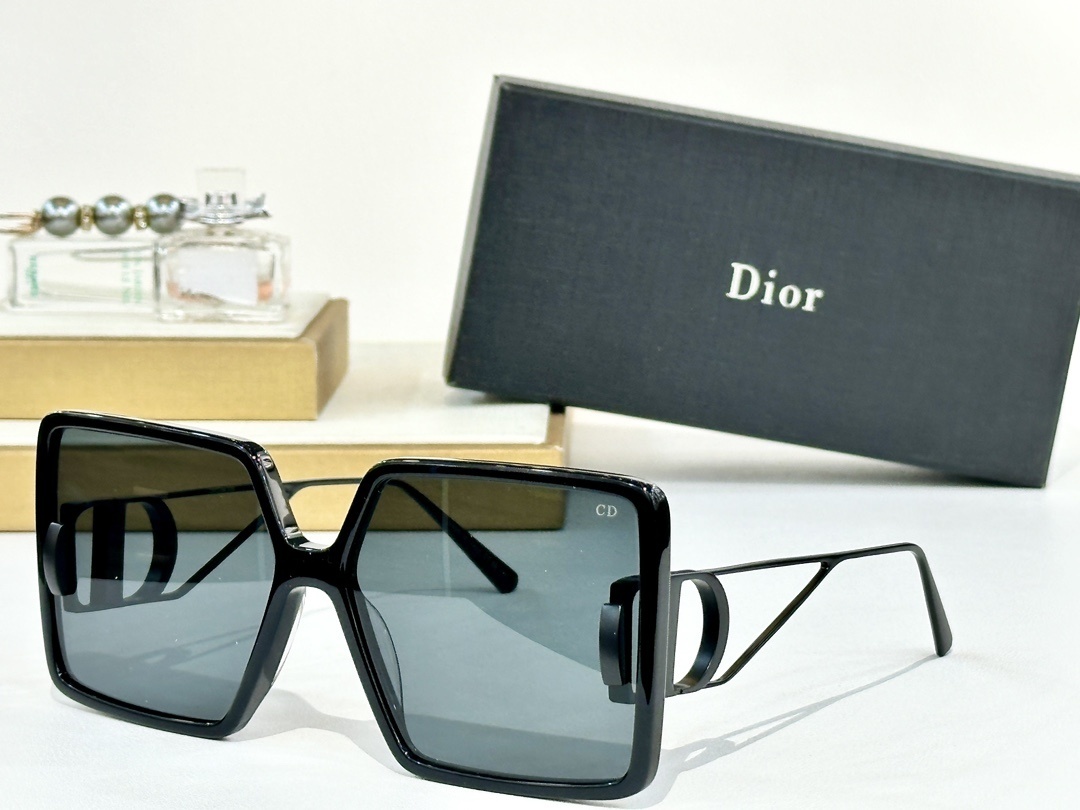 Dior 30Montaigne S2U Oversized Square Sunglasses with CD Logo