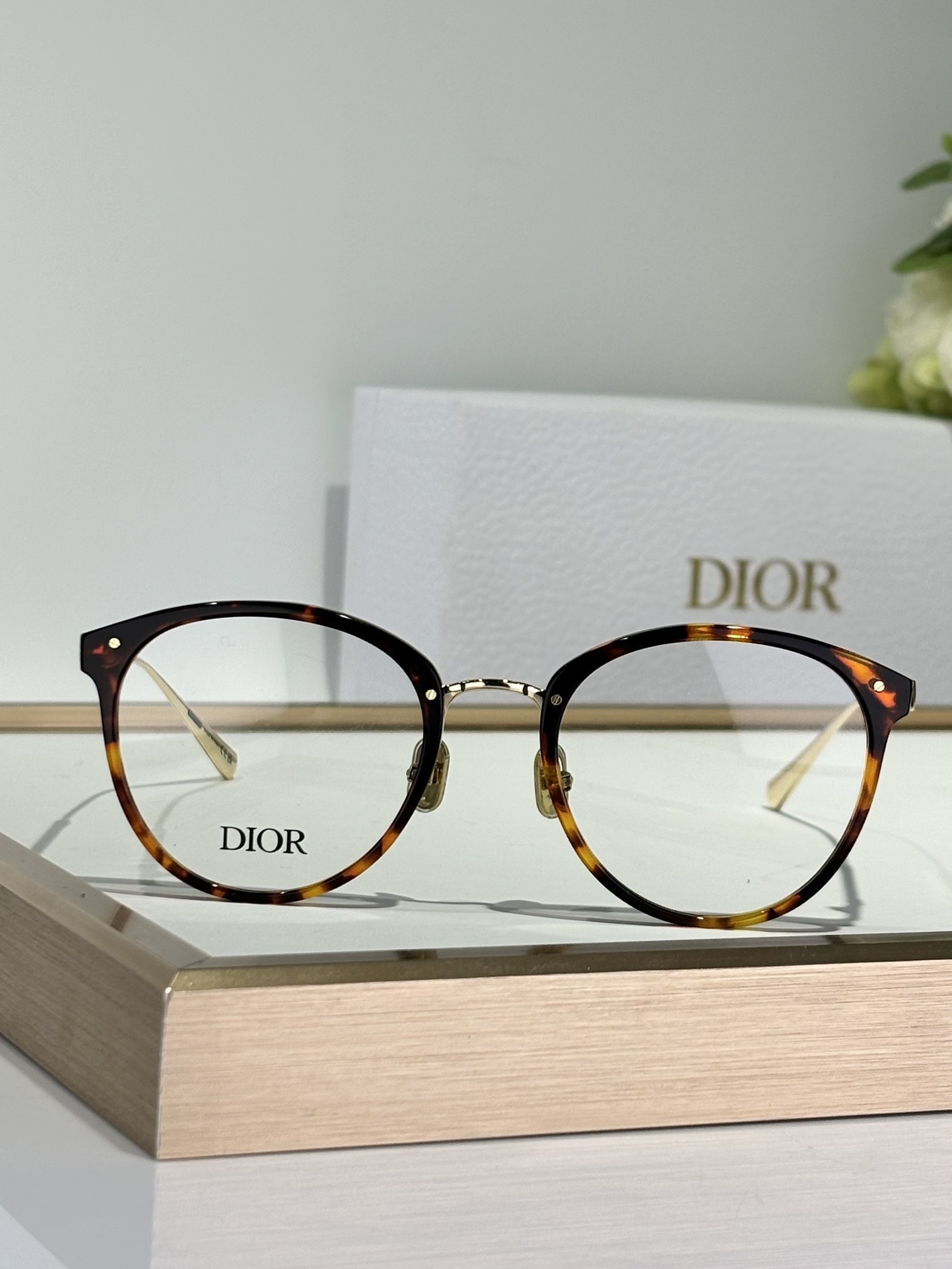 Dior Designer Eyeglasses – Elegant Round Frames for Women