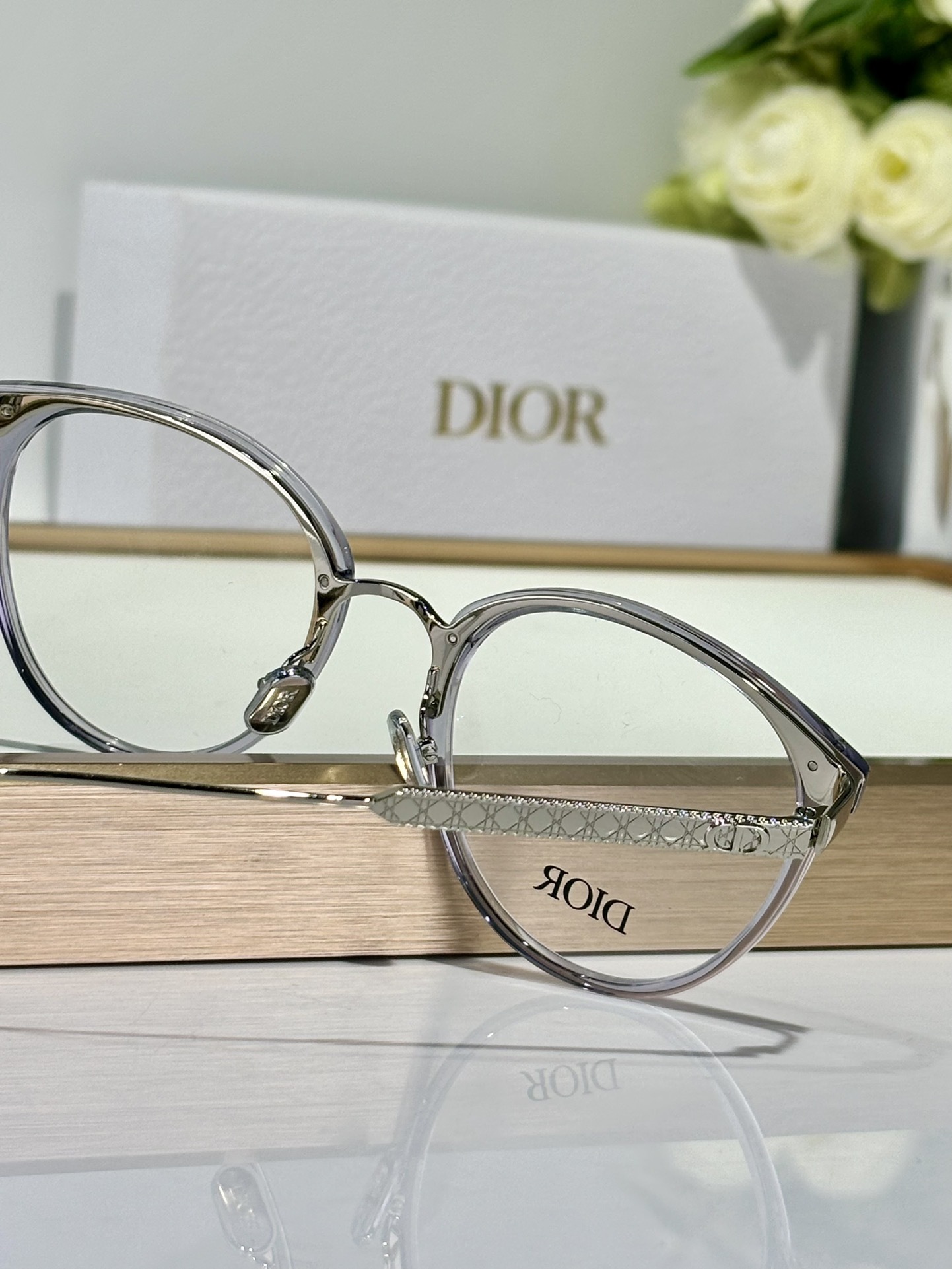 Dior Designer Eyeglasses – Elegant Round Frames for Women