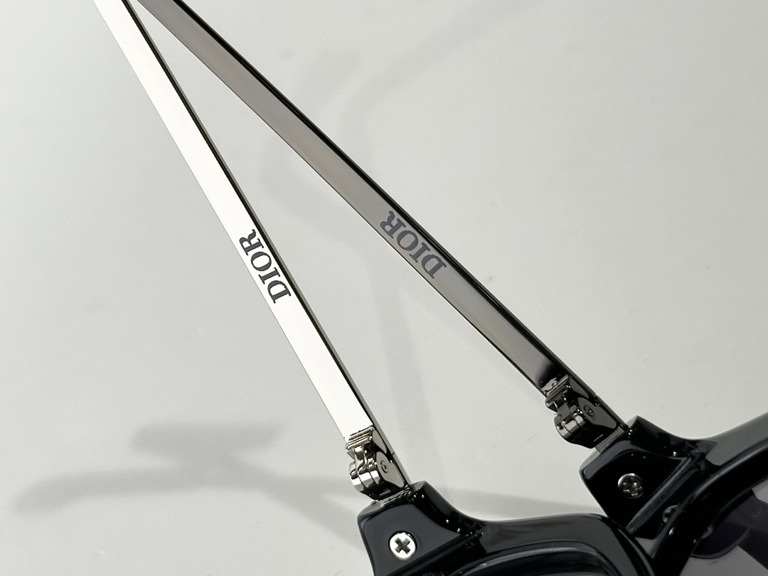 Dior D-Moon B2I Black Butterfly Sunglasses – Luxury Eyewear