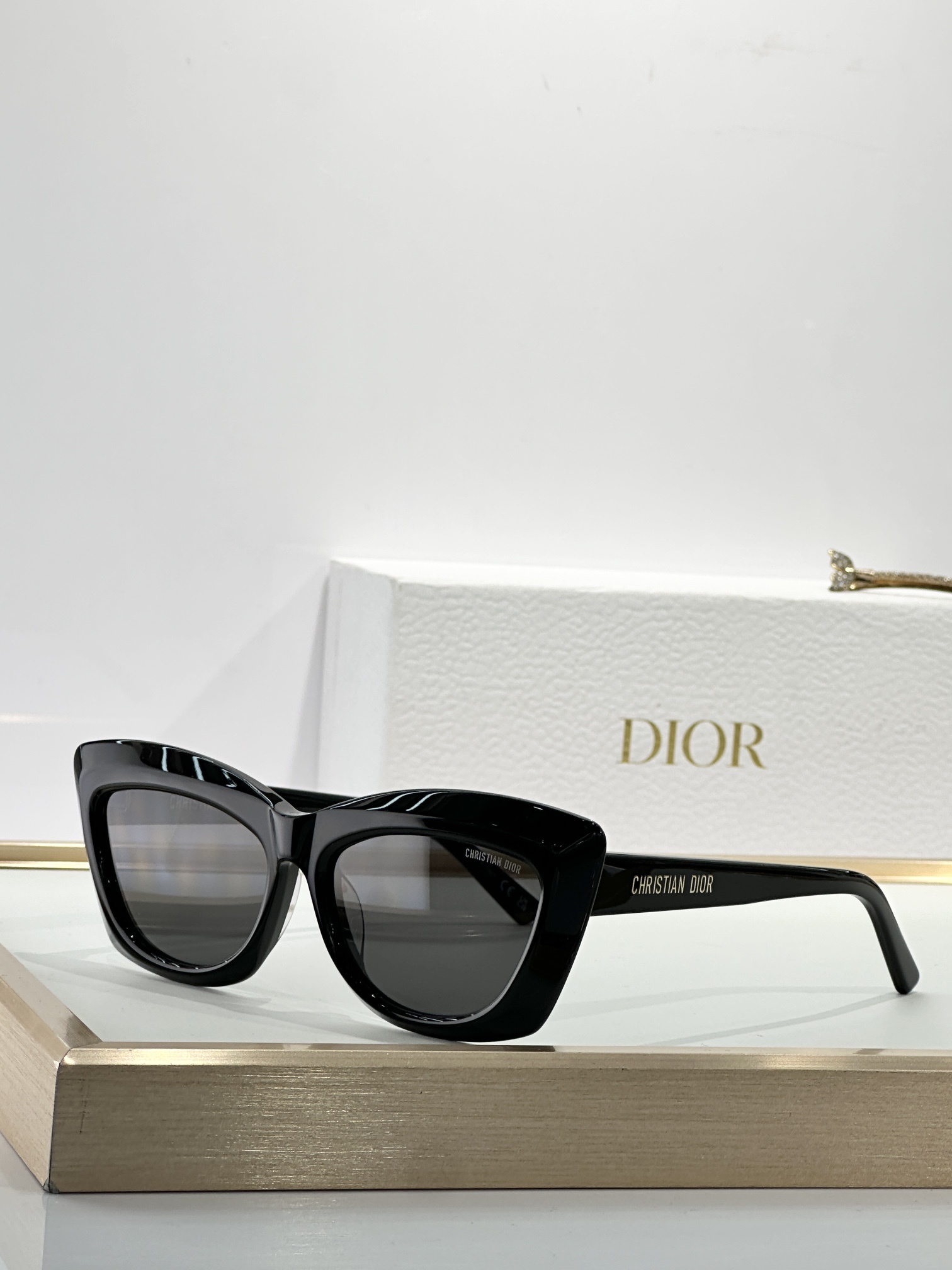DiorMidnight B3I Black Butterfly Sunglasses – Luxury Eyewear