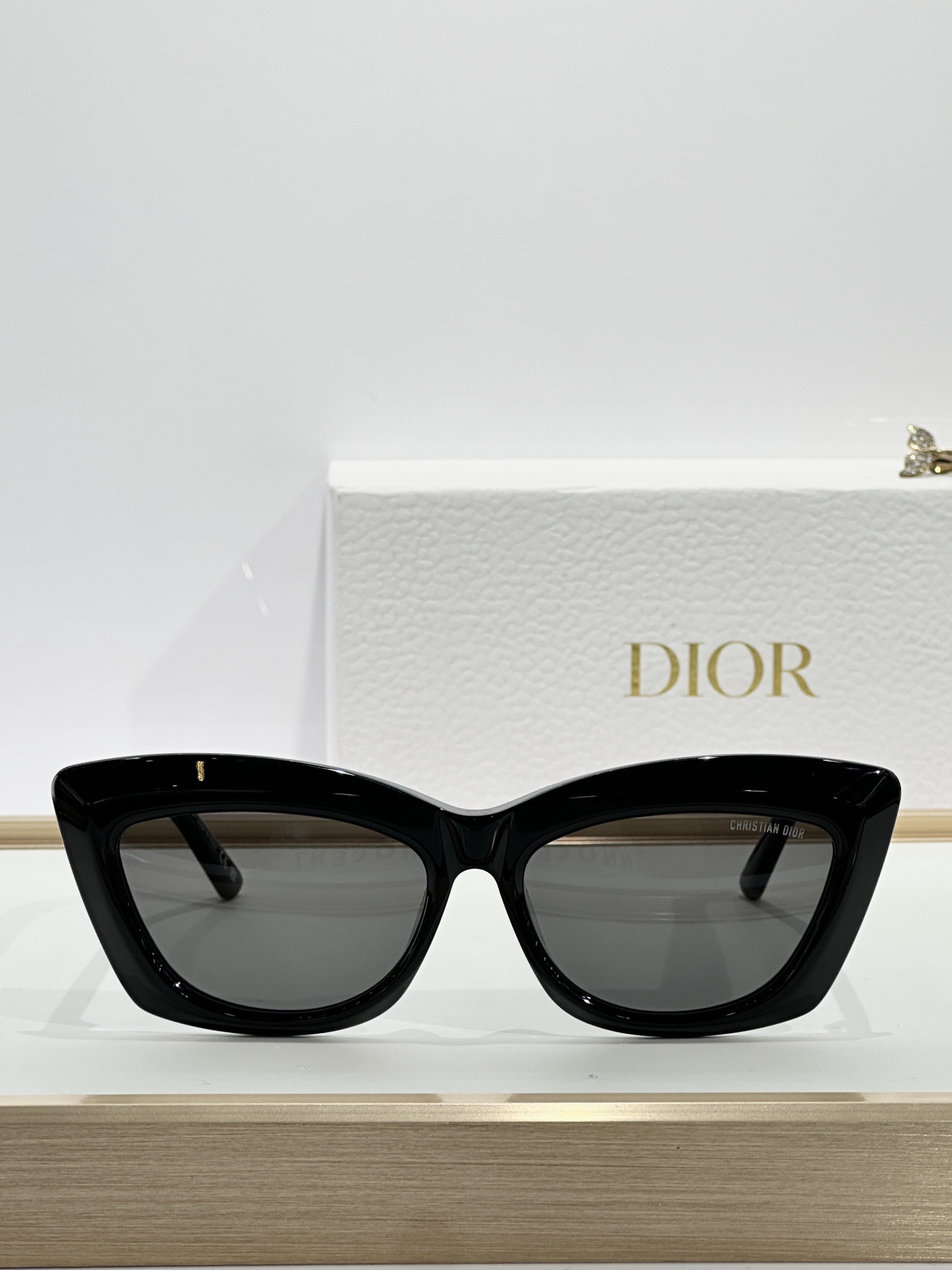 DiorMidnight B3I Black Butterfly Sunglasses – Luxury Eyewear