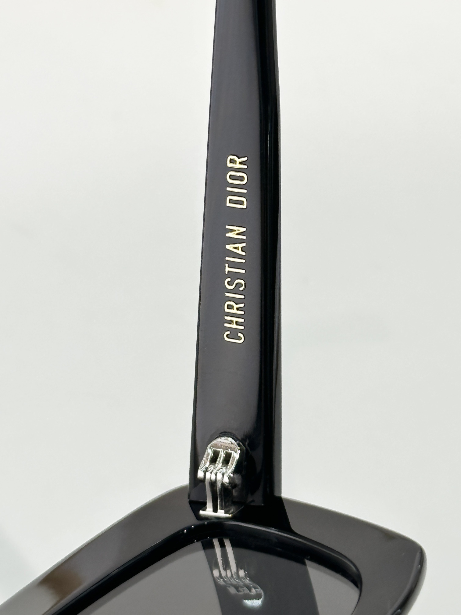 DiorMidnight B3I Black Butterfly Sunglasses – Luxury Eyewear