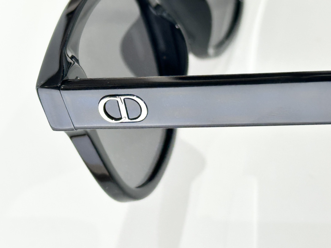 Dior CD Icon S4I Black Square Sunglasses – Premium Luxury Eyewear