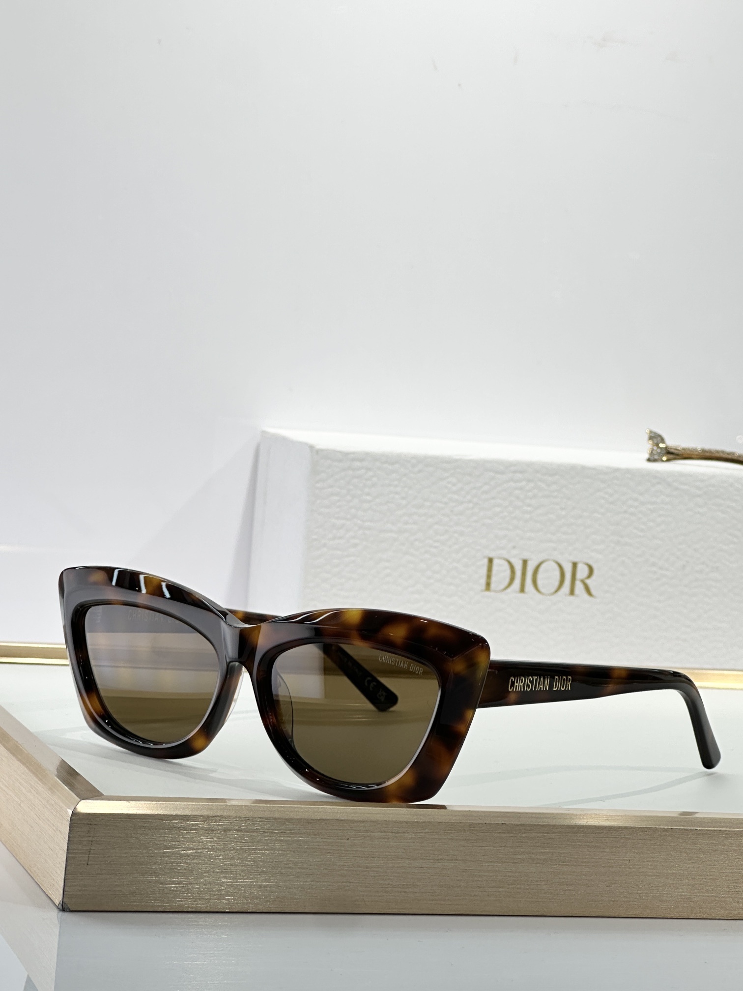 Dior Cat-Eye Sunglasses – Tortoise Shell Frames