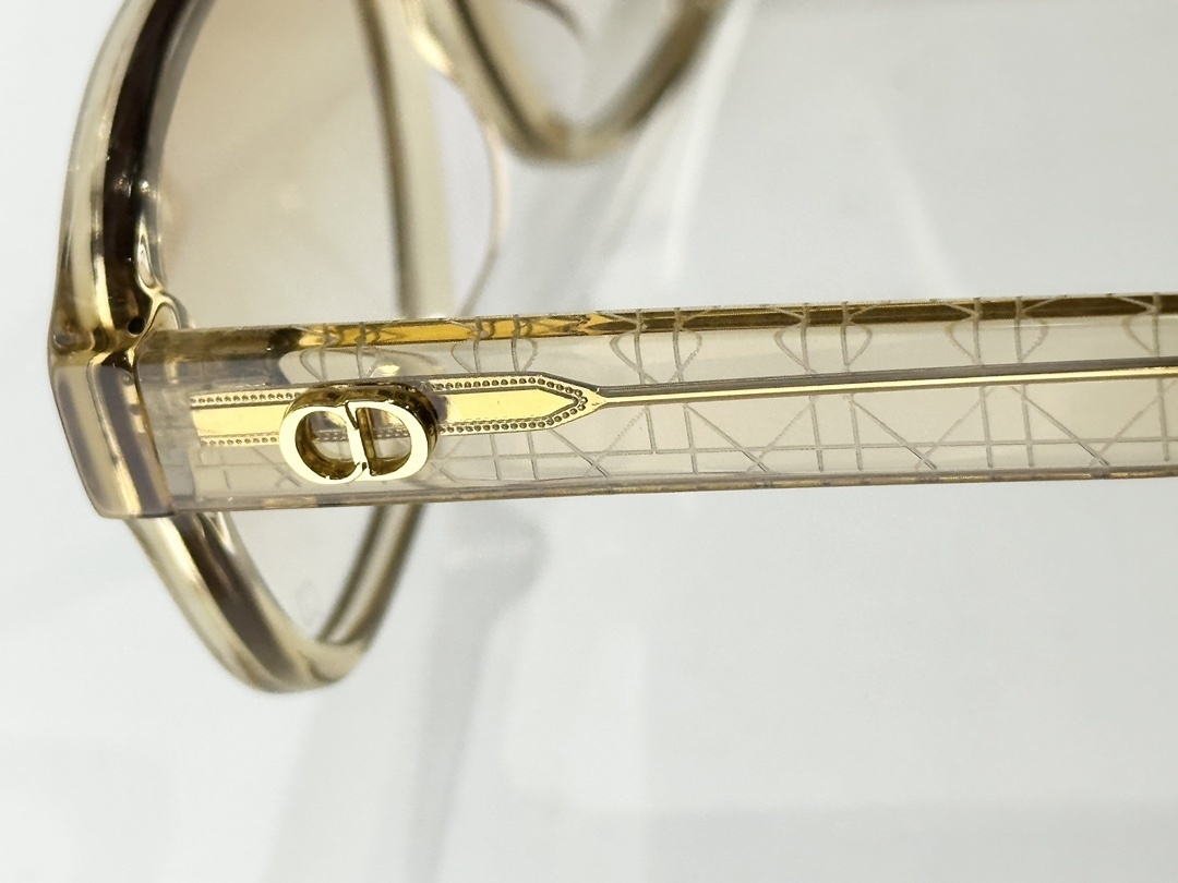 Dior Navigator Sunglasses in Translucent Beige Acetate