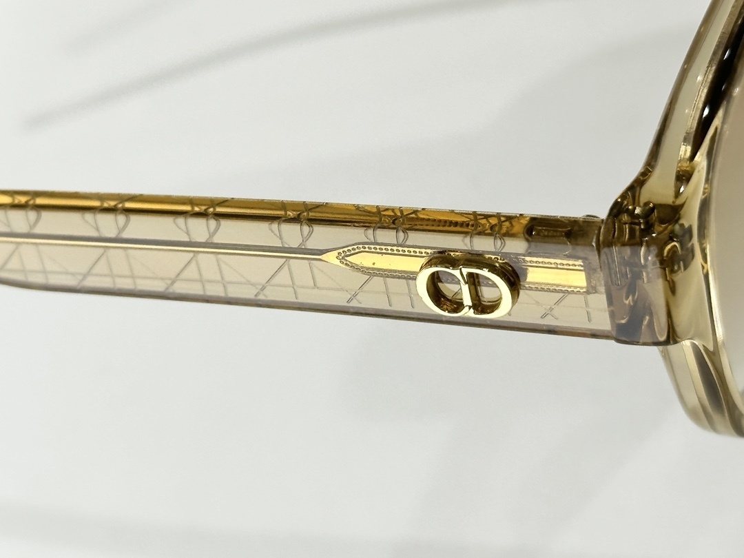 Dior Navigator Sunglasses in Translucent Beige Acetate