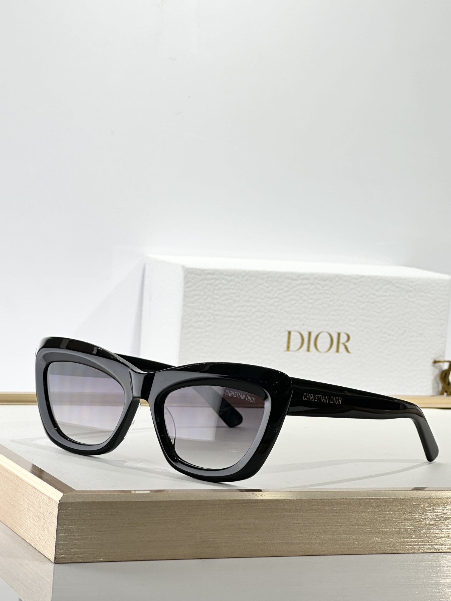 gradient Dior Cat-Eye Black Sunglasses – Dior Cat-Eye Black Sunglasses
