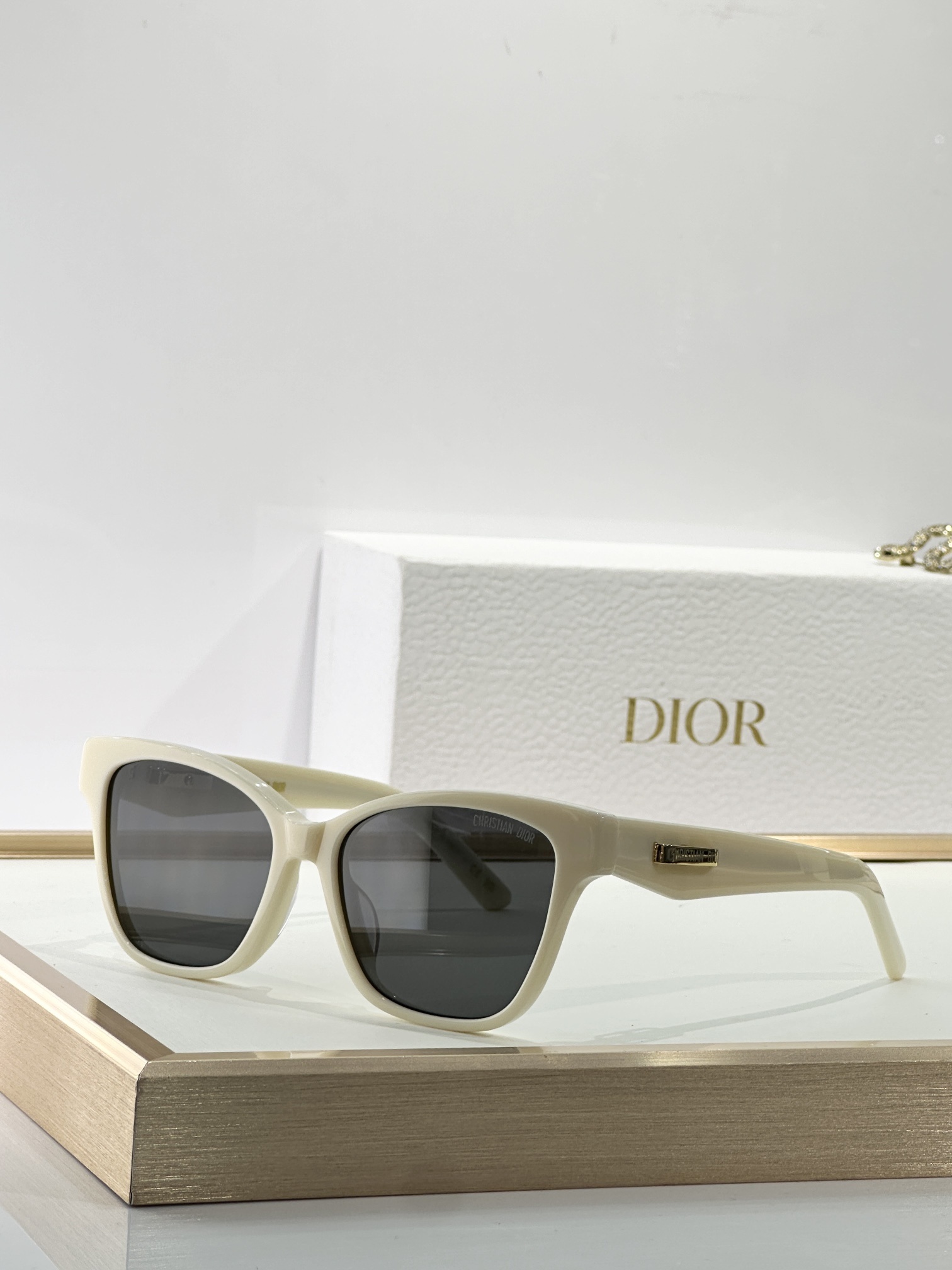 Dior Signature Ivory Cat-Eye Sunglasses – Luxury Eyewear