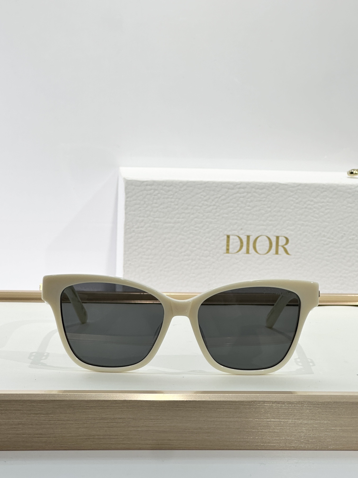 Dior Signature Ivory Cat-Eye Sunglasses – Luxury Eyewear