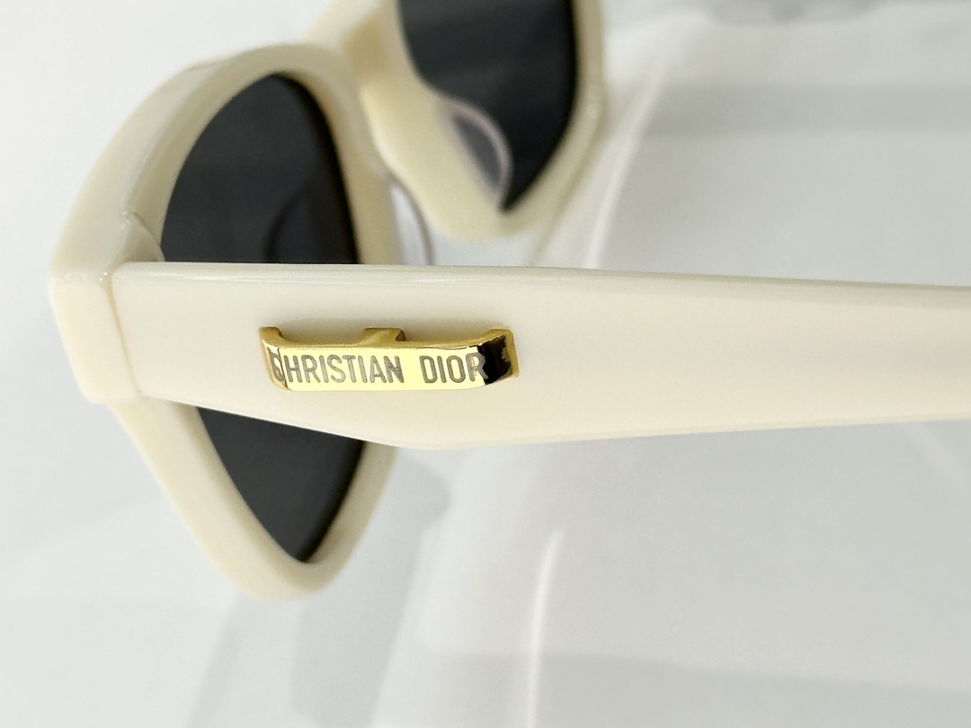 Dior Signature Ivory Cat-Eye Sunglasses – Luxury Eyewear