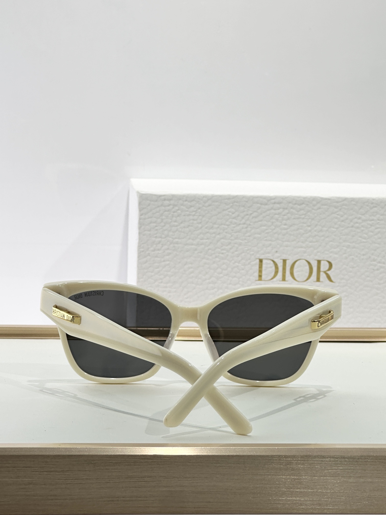 Dior Signature Ivory Cat-Eye Sunglasses – Luxury Eyewear
