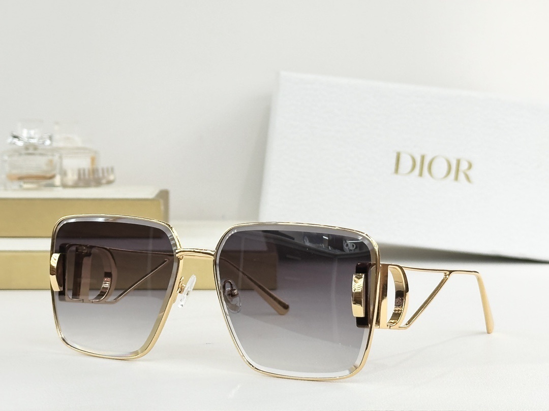 Dior Oversized Square Sunglasses – Luxury Gold Metal Frame