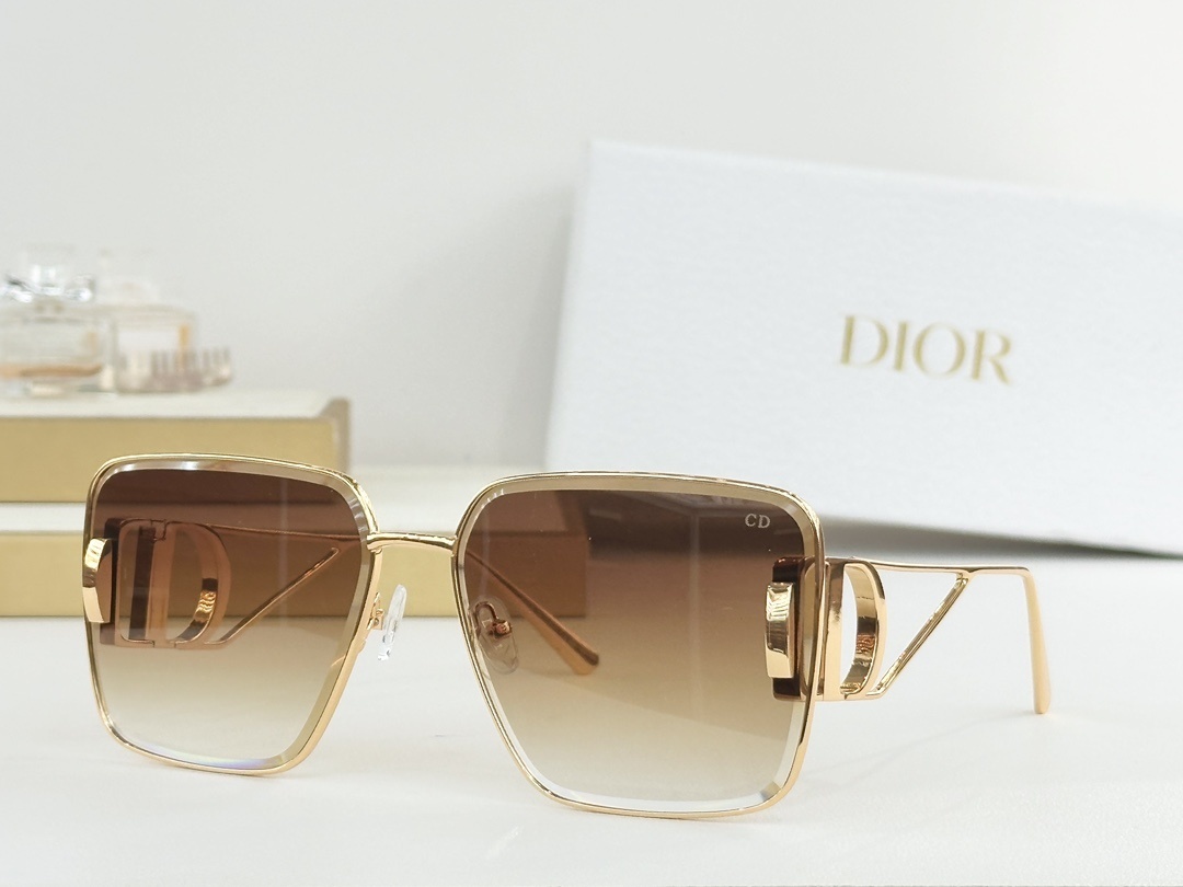 Dior Oversized Square Sunglasses – Luxury Gold Metal Frame