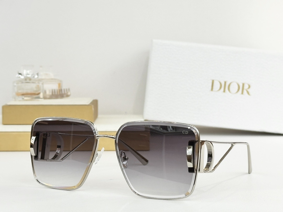 Dior Oversized Square Sunglasses – Luxury Gold Metal Frame