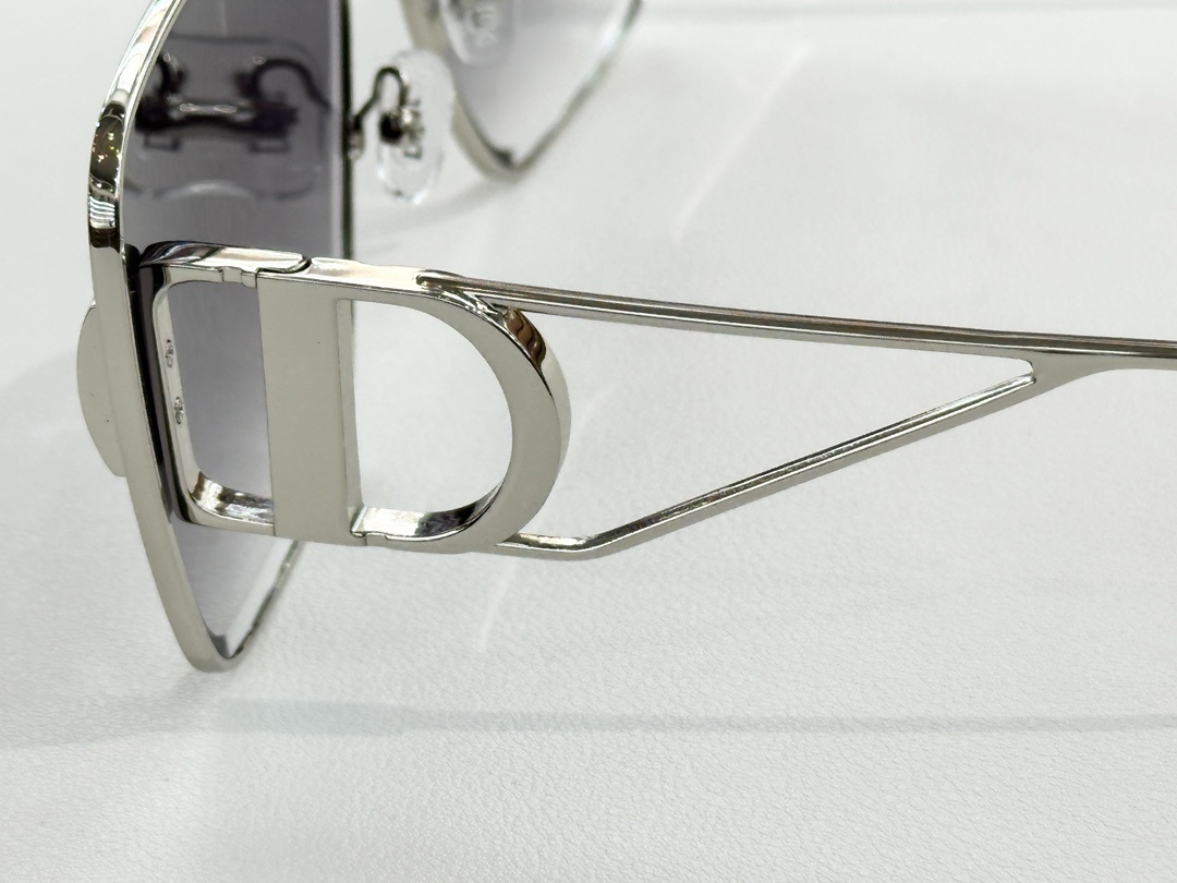 Dior Oversized Square Sunglasses – Luxury Gold Metal Frame