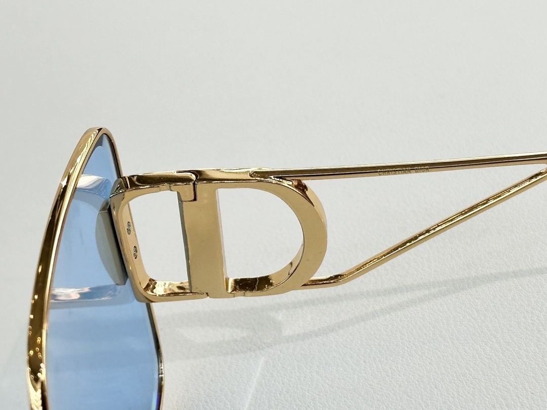 Dior Oversized Square Sunglasses – Luxury Gold Metal Frame