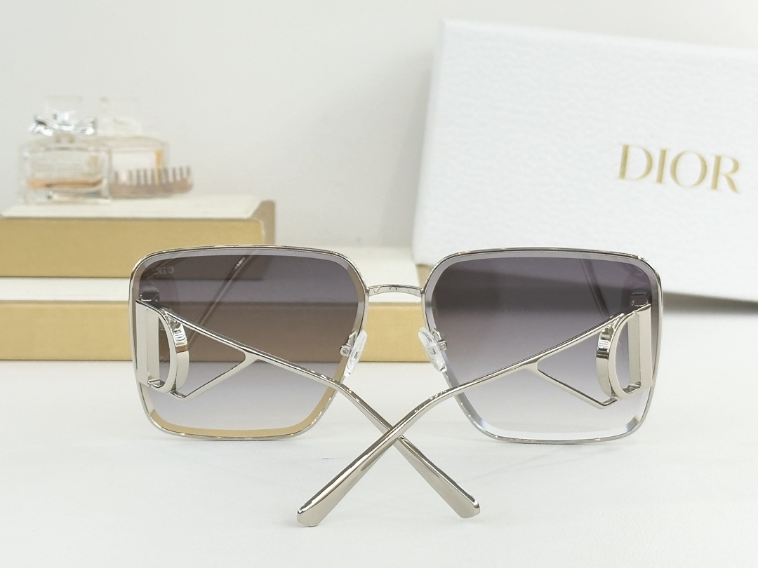 Dior Oversized Square Sunglasses – Luxury Gold Metal Frame